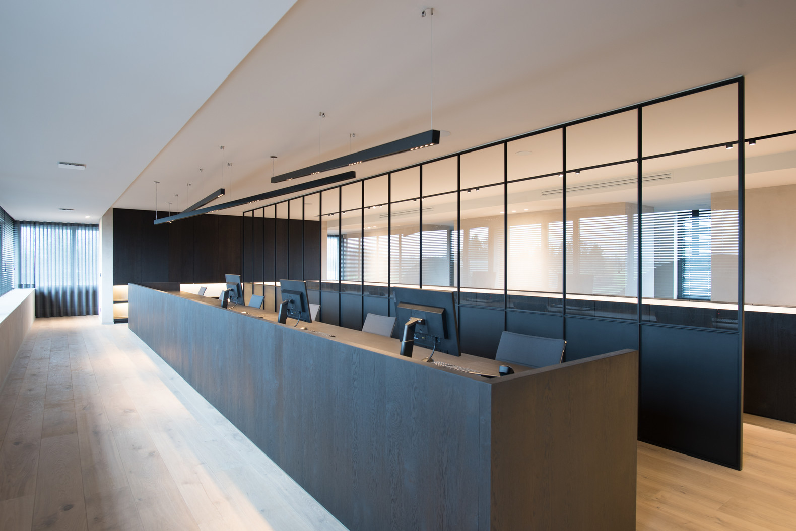 Kantoor Viersel — Hedendaags kantoorinterieur in een open commerciële ruimte