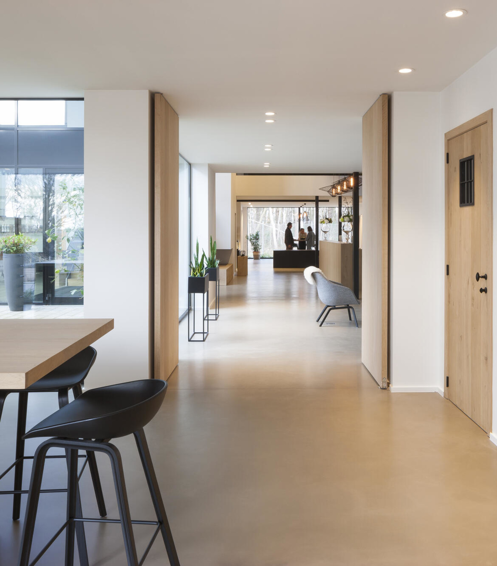 De Plankerij — interieur — Toonzaal en interieur in eiken